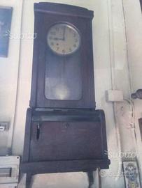 Antico e raro orologio a pendolo, timbracartellino