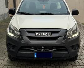 ISUZU pick-up