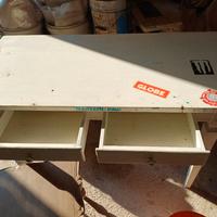 tavolo da cucina con cassetti