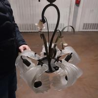 Antico lampadario in ferro battuto