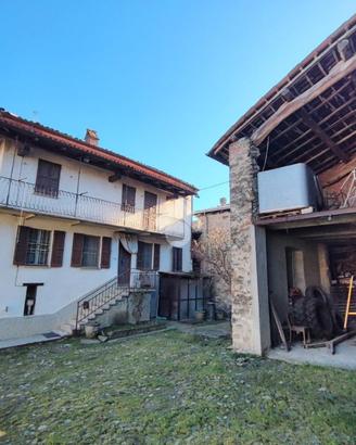 CASA SEMINDIPENDENTE A BRIGNANO-FRASCATA