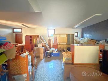 NEGOZIO A LONATO DEL GARDA