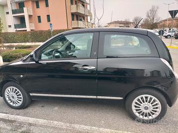Auto Lancia Ypsilon 