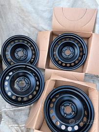 cerchi e borchie e ruota di scorta