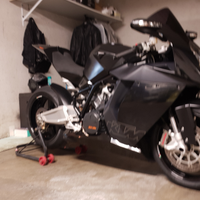 Ktm-rc-8rrs-zadi. rara