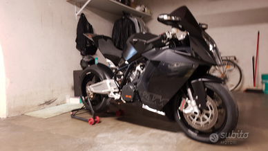 Ktm-rc-8rrs-zadi. rara