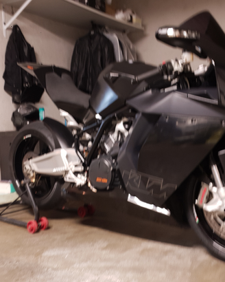 Ktm-rc-8rrs-zadi. rara