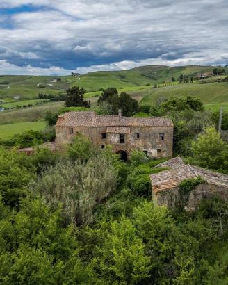 Casale da ristrutturare con splendida vista