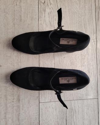Scarpe nere con tacco 