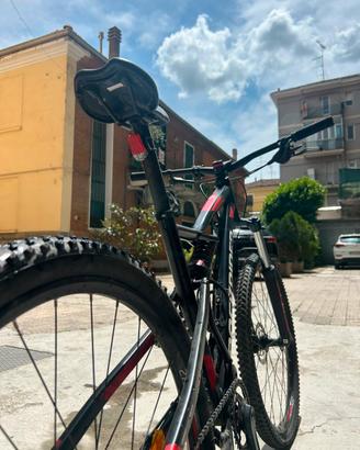 Bicicletta Rockrider ST 530 S (nera/rossa)