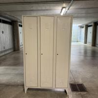 Armadio spogliatoio tre porte in metallo