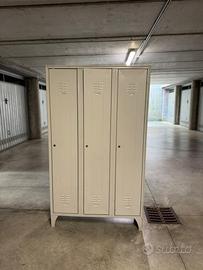 Armadio spogliatoio tre porte in metallo