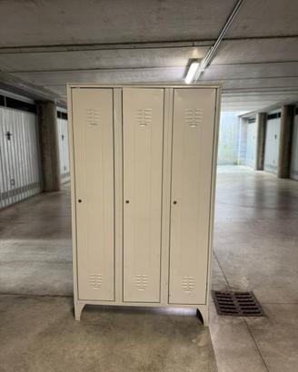 Armadio spogliatoio tre porte in metallo
