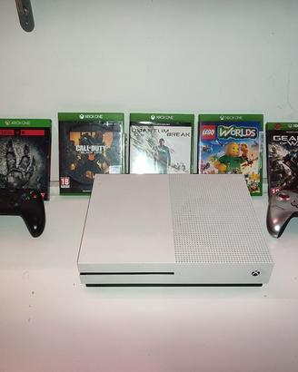 xbox One S + 2 controller + 5 giochi + cavi
