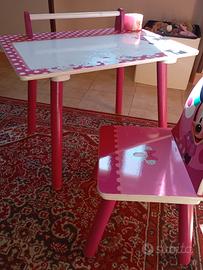 tavolino bimba di Minnie tutto in legno 