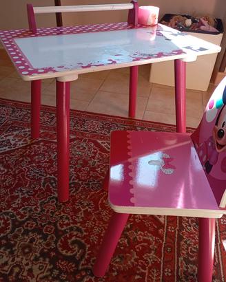 tavolino bimba di Minnie tutto in legno 