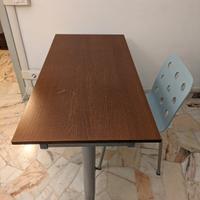 Scrivania e sedia Ikea