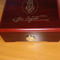 cofanetto in legno con portafoglio e cintura 