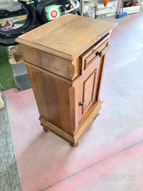 Comodino antico in legno