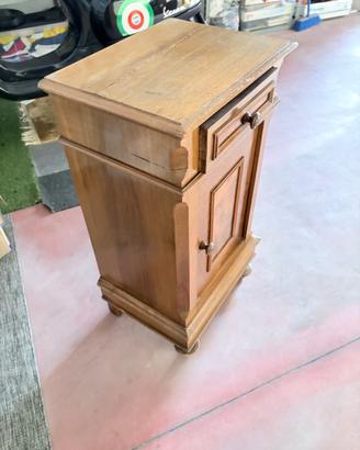 Comodino antico in legno