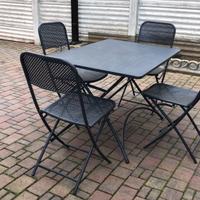 Tavolo e sedie nuovo