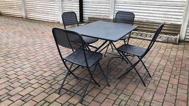 Tavolo e sedie nuovo