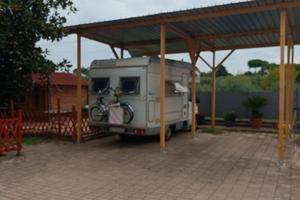 Posto/rimessaggio coperto per camper/barca