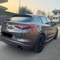 Stelvio veloce 210cv  2021 UNICOPROP-km originali
