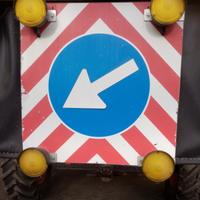 cartello per macchine operatrici con luci lampeggi