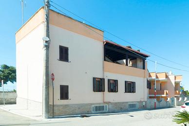 CASTRO-Indipendente con terrazze con vista mare