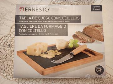 Tagliere da formaggio con coltello