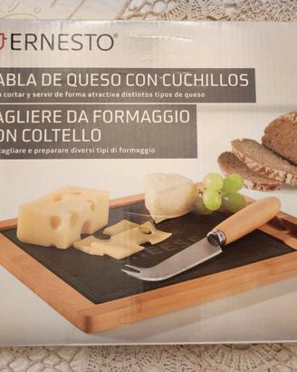 Tagliere da formaggio con coltello