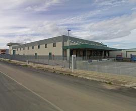 Capannone industriale con uffici e abitazione