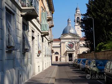 Ampio monolocale arredato