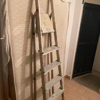 Scala pieghevole in alluminio