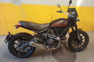 DUCATI SCRAMBLER 800 ICON