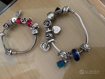 Due bracciali Pandora con 10 ciondoli l’uno