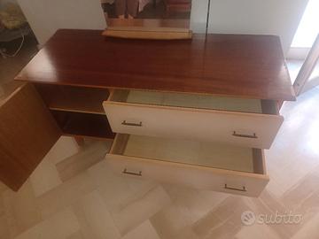 cassettiera con specchi