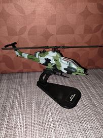 4 modellini elicotteri + 12 modellini auto