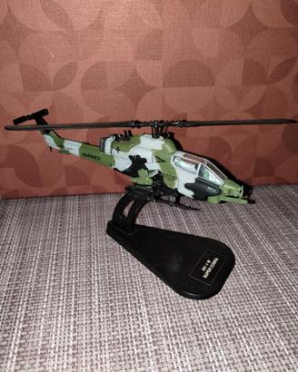 4 modellini elicotteri + 12 modellini auto