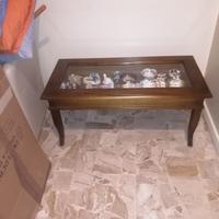 tavolino in arte povera con vetrinetta 