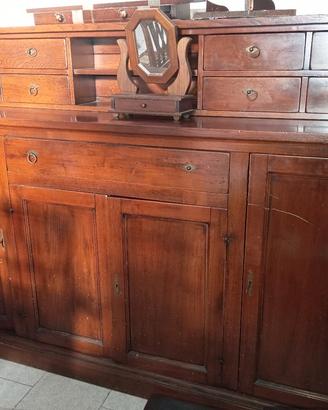 Credenza in legno con alzata e cassetti