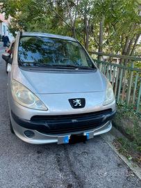 Peugeot  1007 (prezzo trattabile)