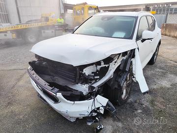  Volvo XC40