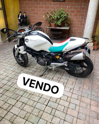ducati monster 696