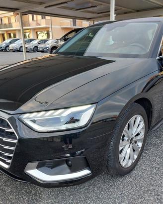 AUDI A4 Avant 30 hybrid TDI/136 CV S tronic Bus.