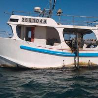 Barca in vetroresina con licenza di pesca