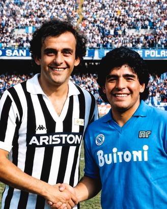 fotografia Maradona e Platini 1985-86