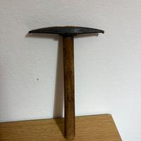 Antico martello da tappezziere o calzolaio