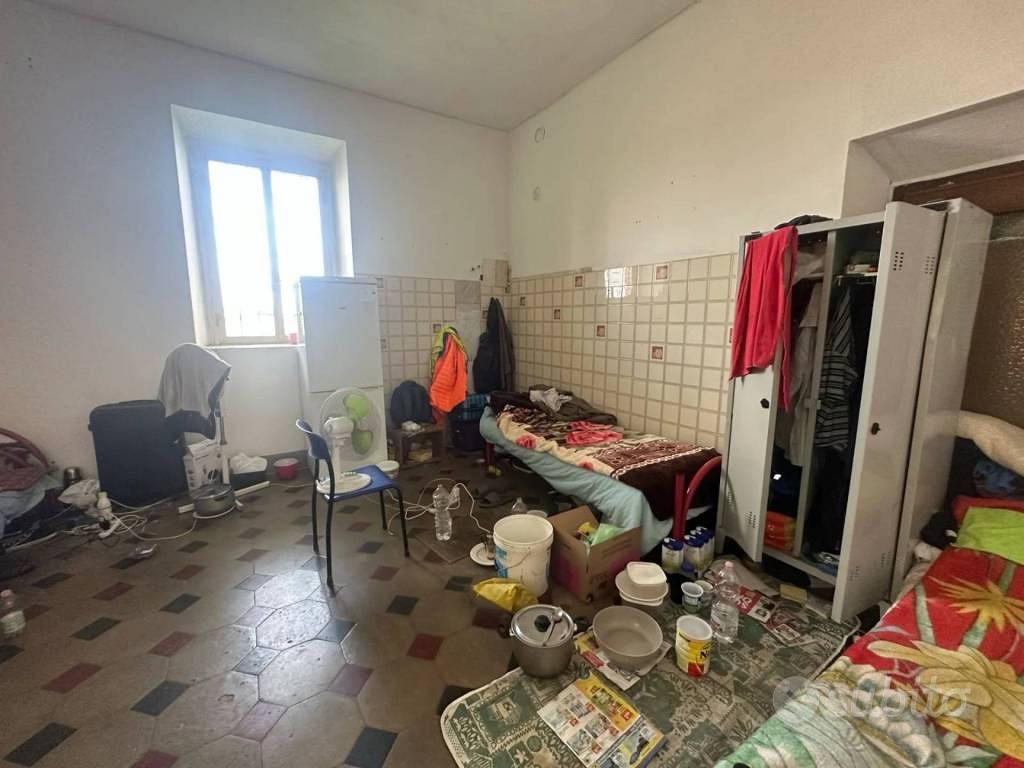 Immobile in asta di 870 m² con box auto doppio a P - Altro